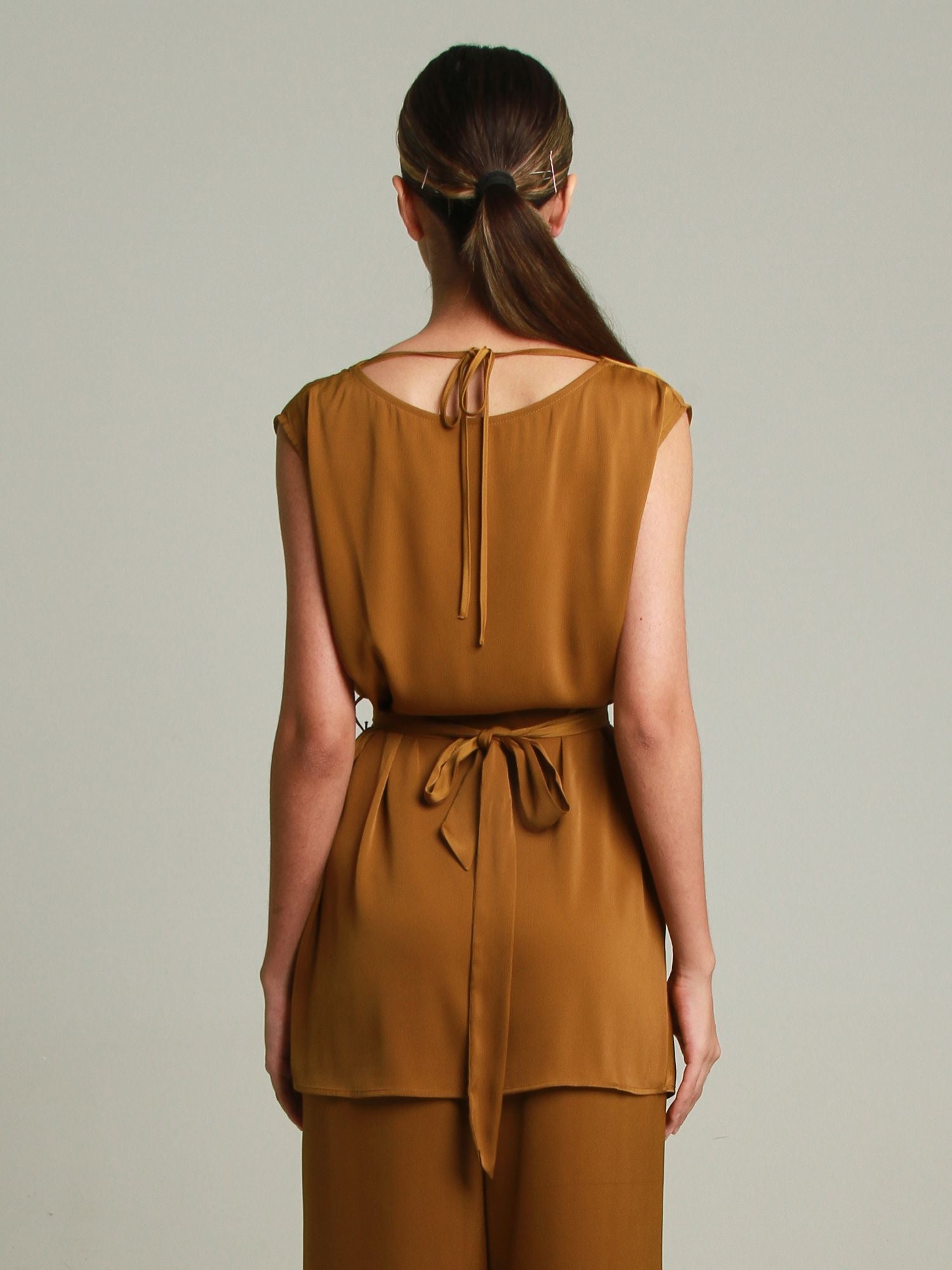Laria Sleeveless Top