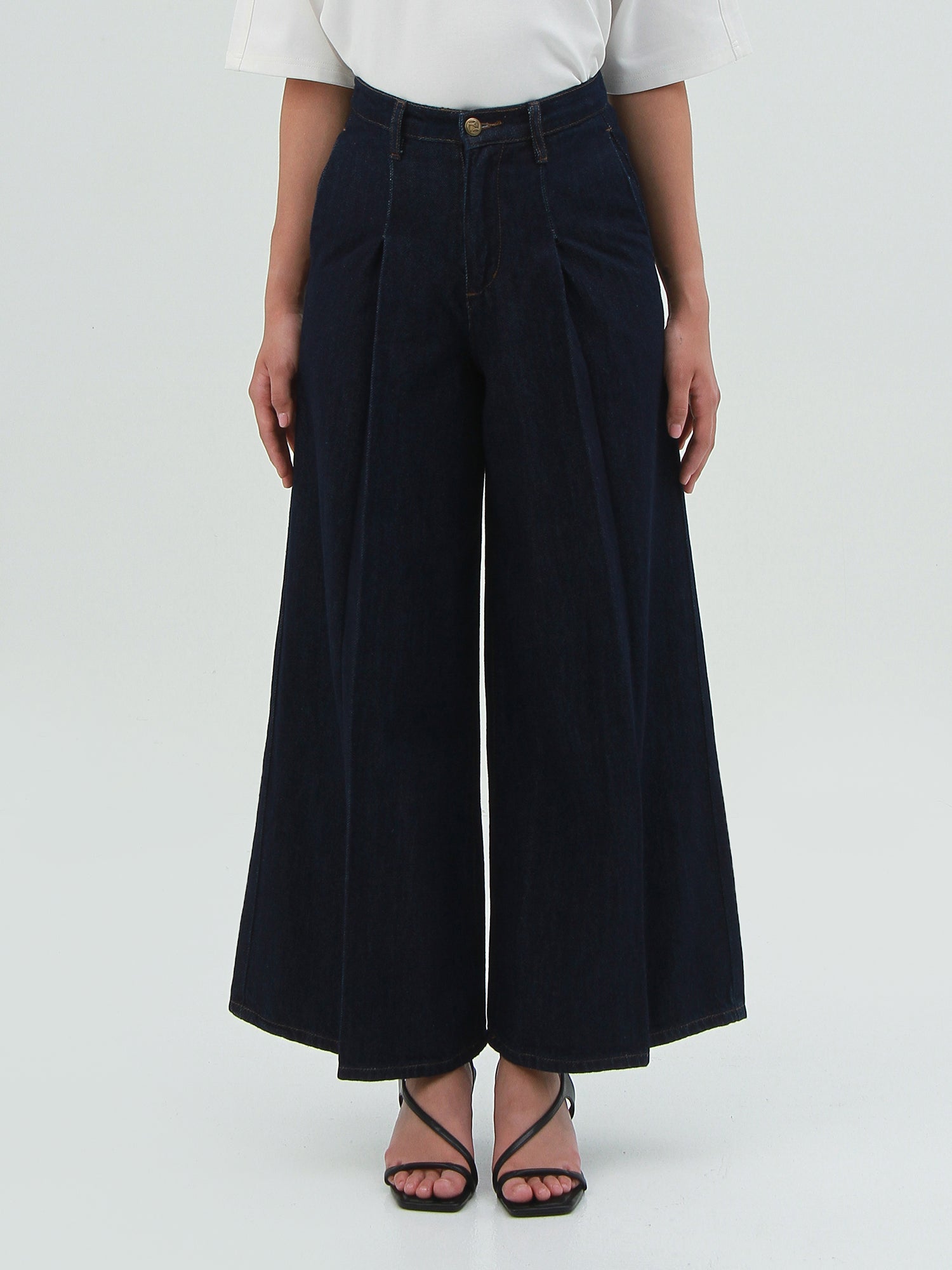 Noah Wide Leg Jeans