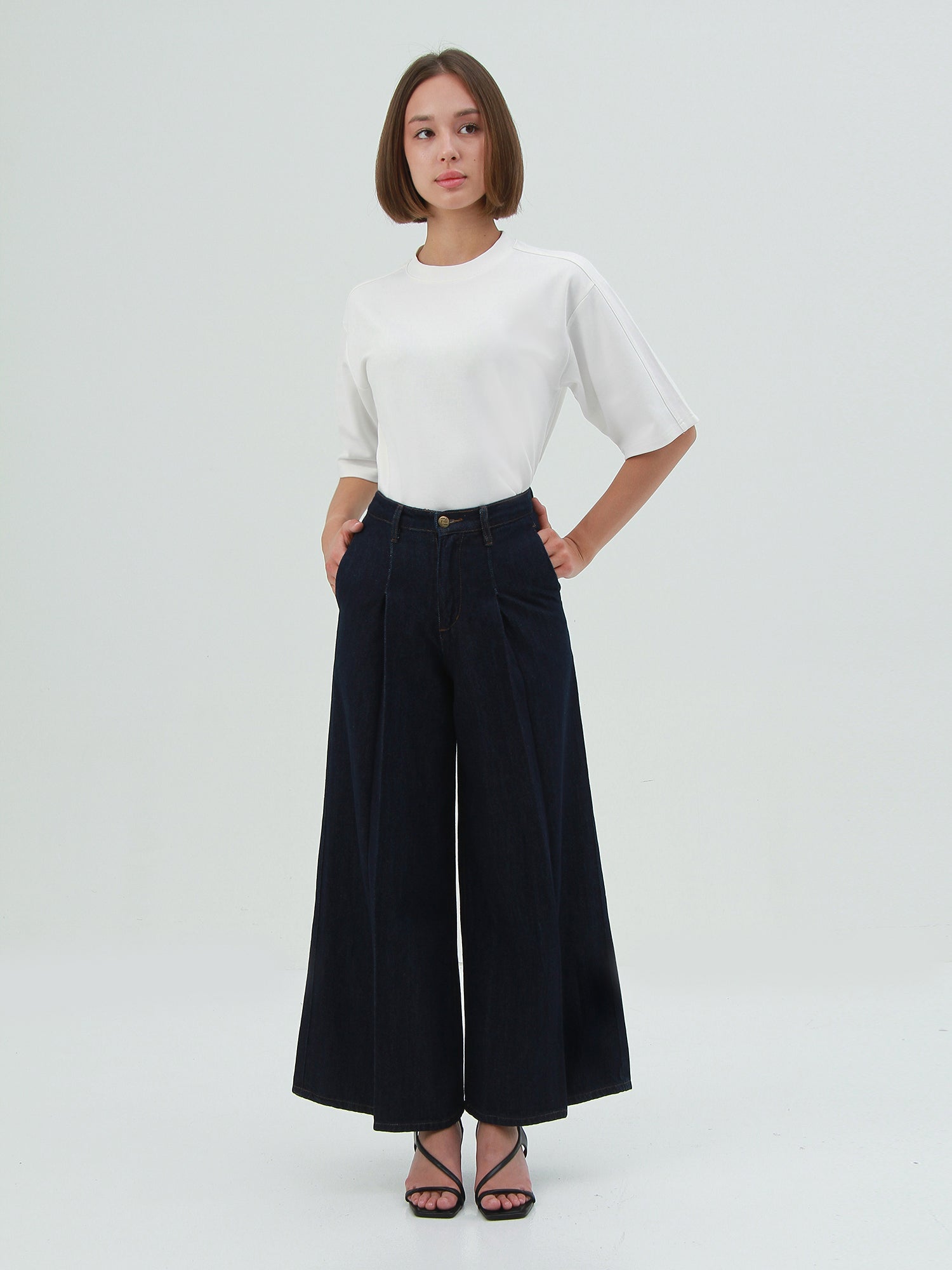 Noah Wide Leg Jeans
