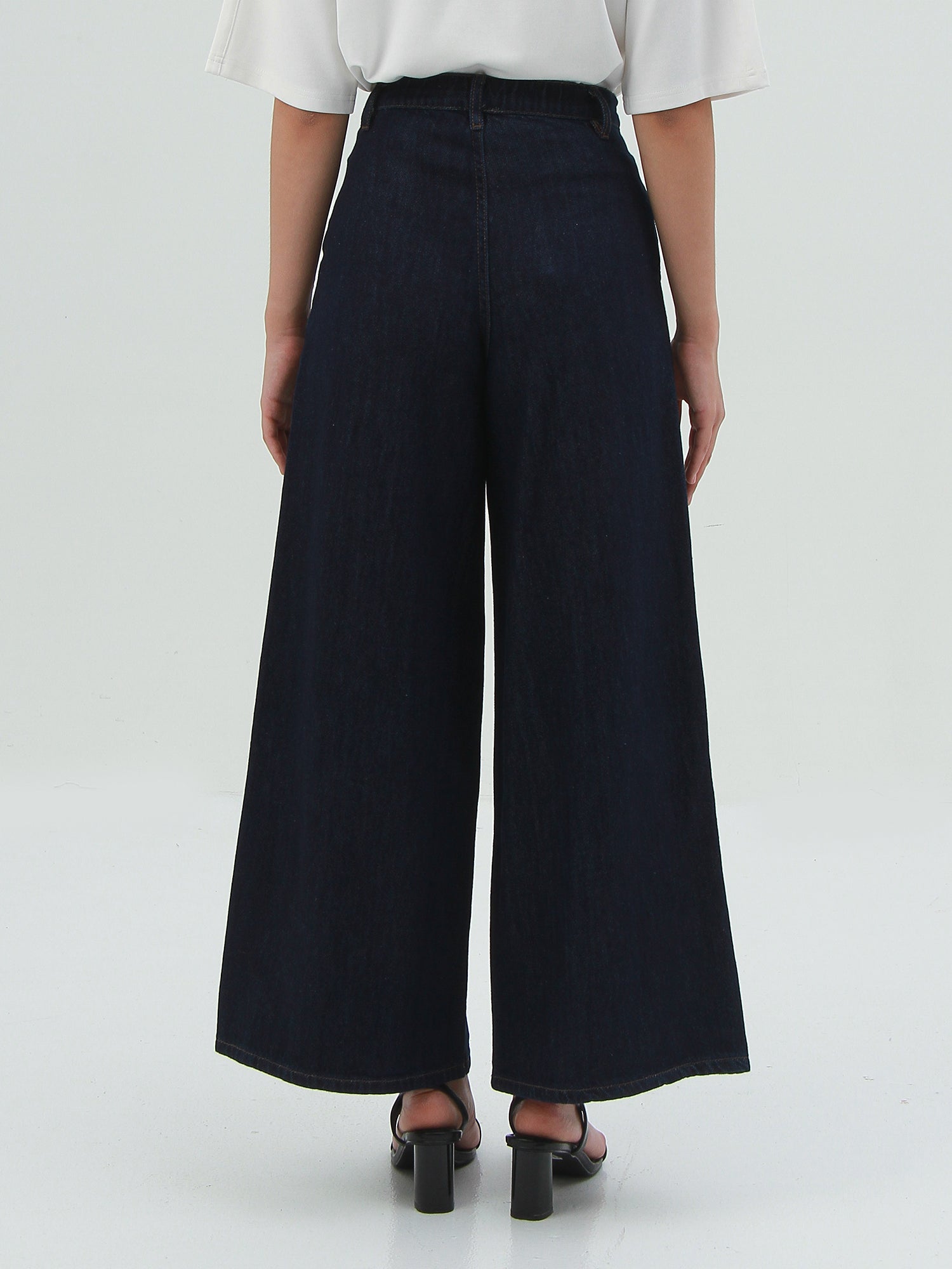 Noah Wide Leg Jeans
